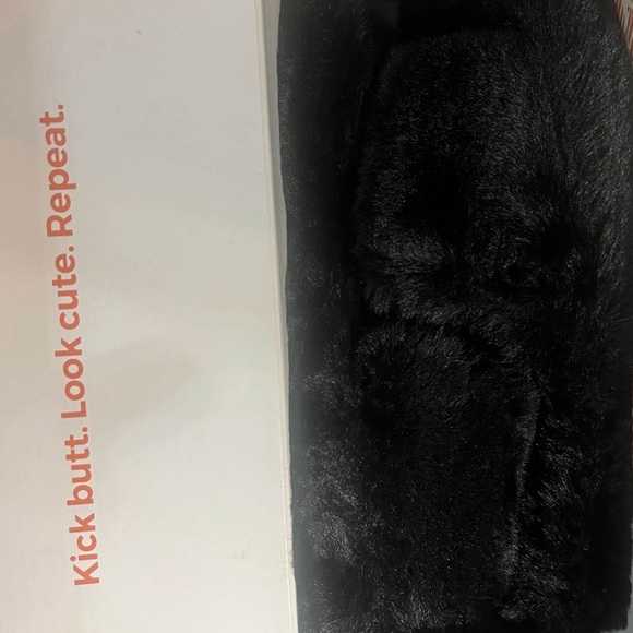 FABLETICS • Black Fur Slippers - Picture 6 of 7